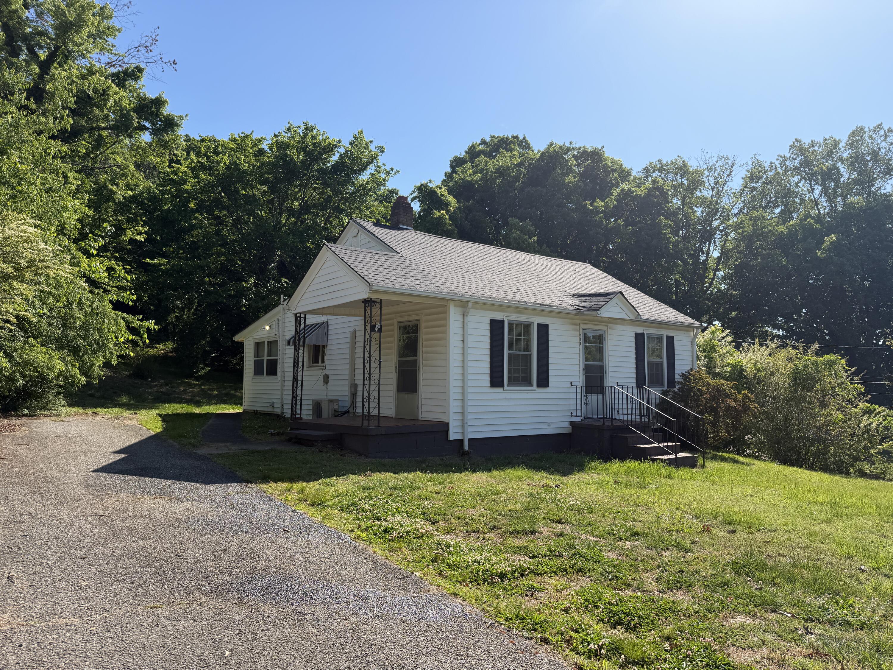 931 Myrtle Road Martinsville, VA 24112 - Photo 22 of 26 IMG_2047