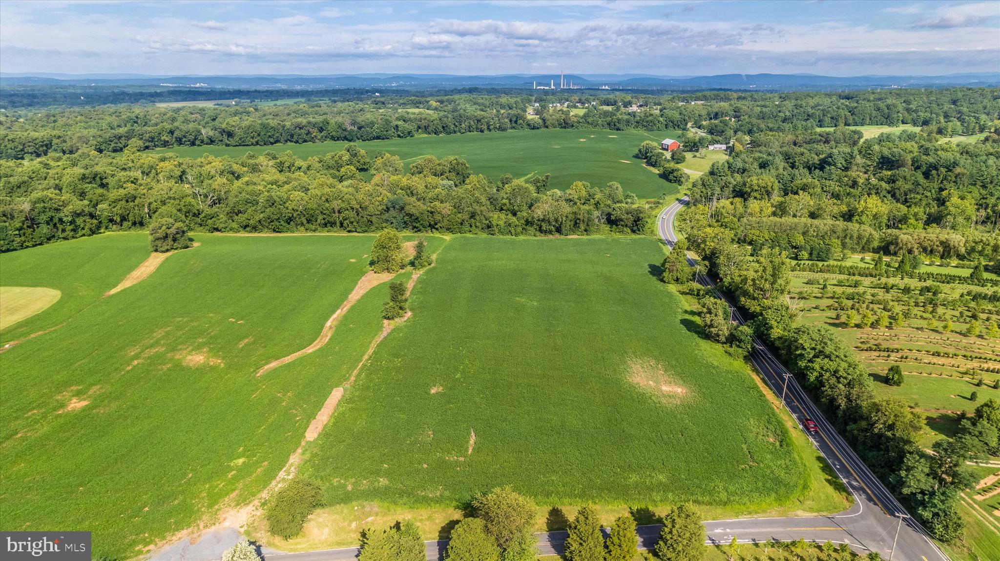 19101 Darnestown Road Poolesville, MD 20837 - Photo 10 of 29 a view of a outdoor space