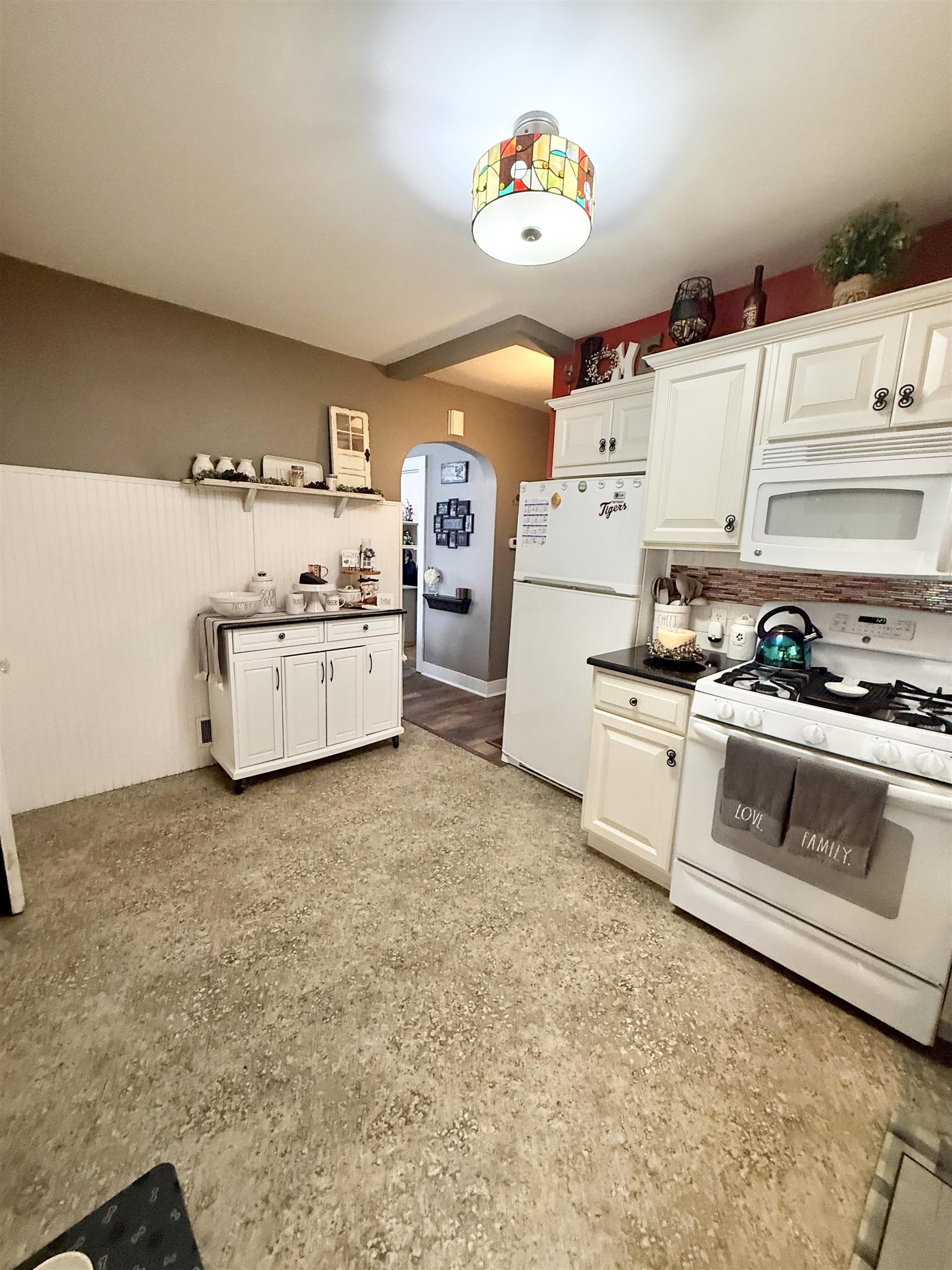 118 Ausable State Road Bay City, MI 48706 - Photo 10 of 37 Gallery Image 10