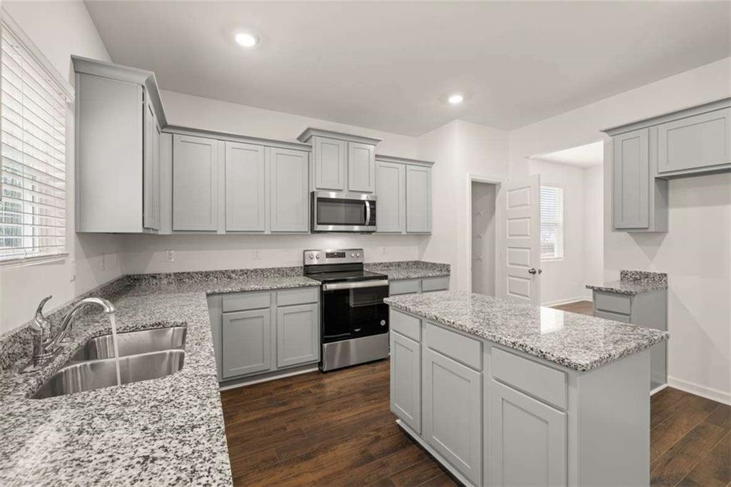 294 Friendship Oak Way Hampton, GA 30228 - Photo 3 of 42