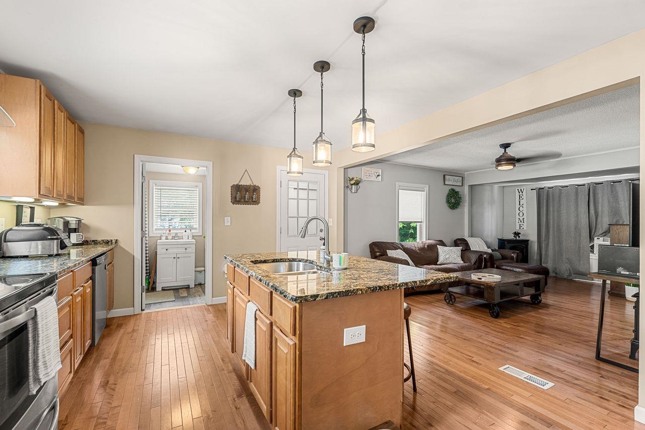 110 Robinson Street Manchester, NH 03104 - Photo 2 of 23 Gallery Image 2