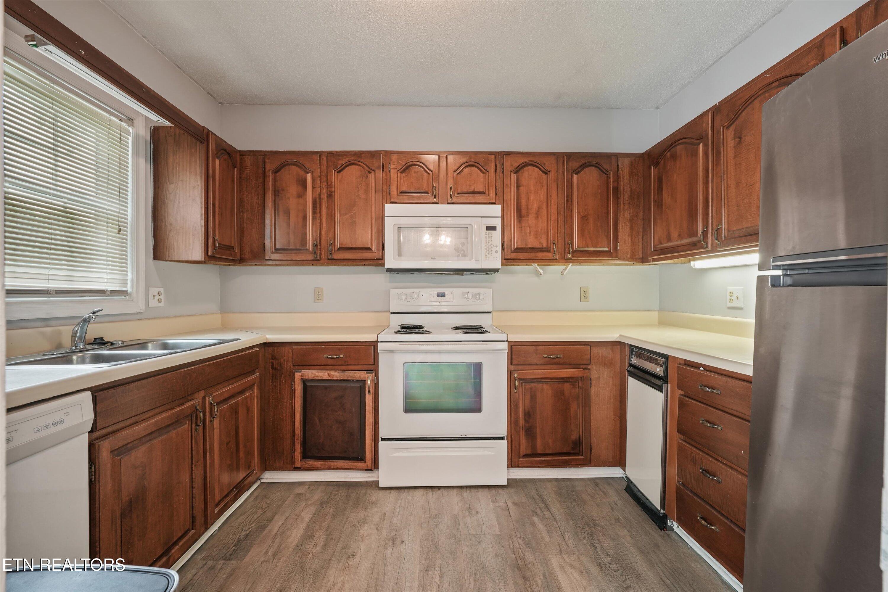 105 Arcadia Lane, Unit D Oak Ridge, TN 37830 - Photo 3 of 29 Spacious Kitchen