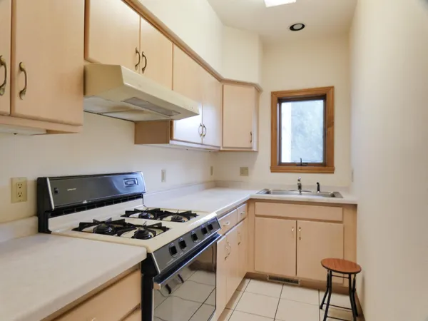 $689,900 | 125 East Wayfarer Lane, Appleton, WI 54913