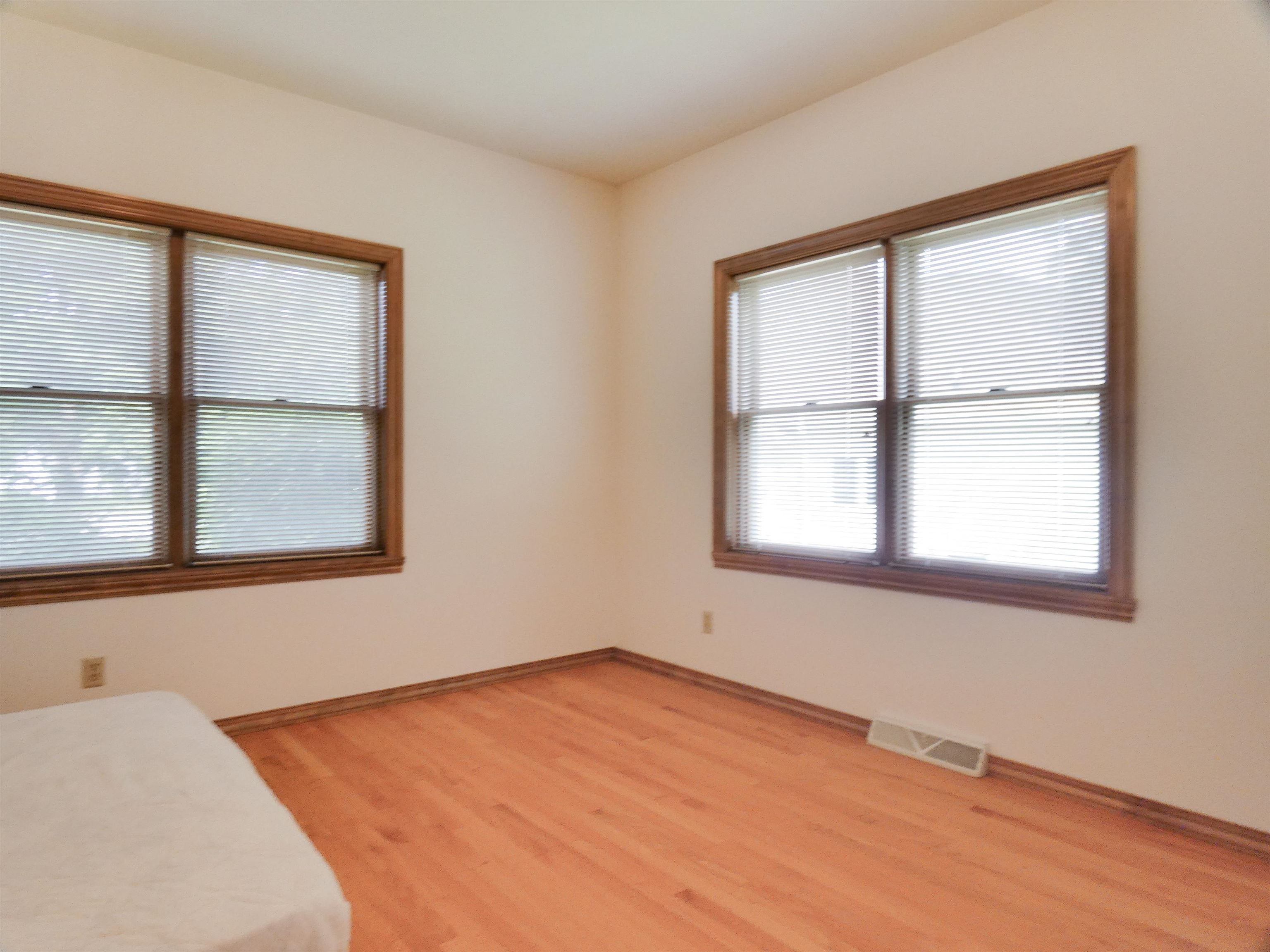 125 East Wayfarer Lane Appleton, WI 54913 - Photo 14 of 39