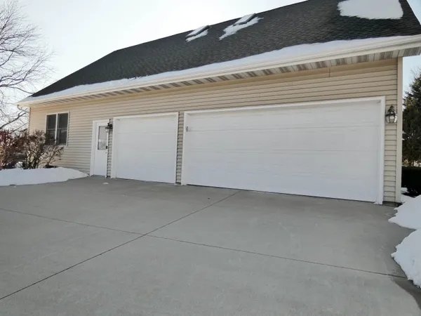 $689,900 | 125 East Wayfarer Lane, Appleton, WI 54913