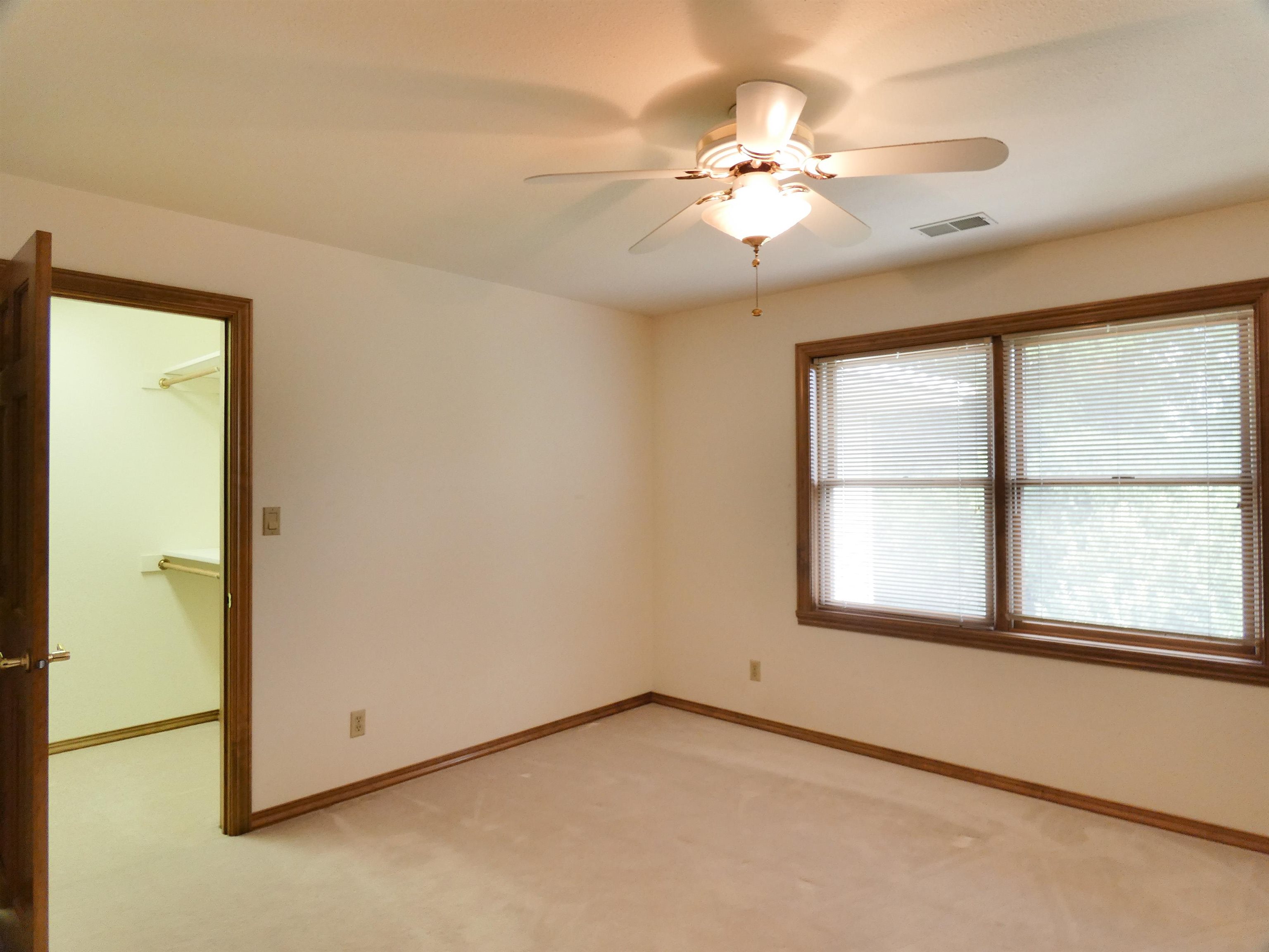 125 East Wayfarer Lane Appleton, WI 54913 - Photo 23 of 39