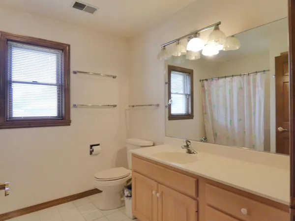 $689,900 | 125 East Wayfarer Lane, Appleton, WI 54913