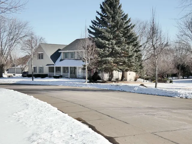 $689,900 | 125 East Wayfarer Lane, Appleton, WI 54913
