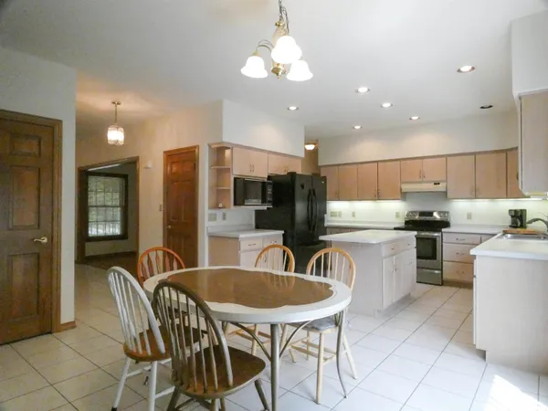 $689,900 | 125 East Wayfarer Lane, Appleton, WI 54913