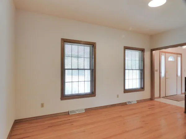 $689,900 | 125 East Wayfarer Lane, Appleton, WI 54913