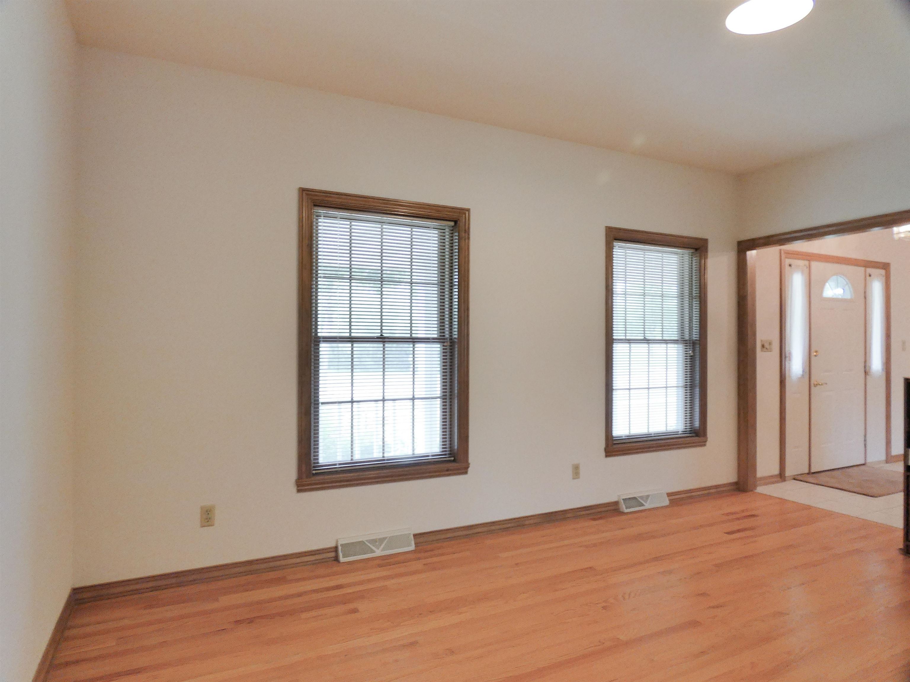 125 East Wayfarer Lane Appleton, WI 54913 - Photo 8 of 39