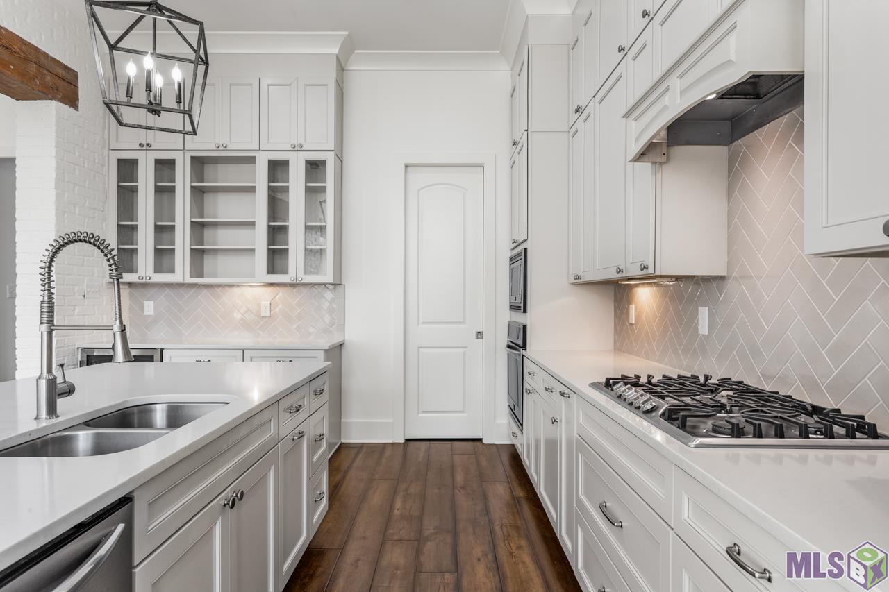 10740 Summer Fest Lane Baton Rouge, LA 70810 - Photo 13 of 34 Glass cabinets for displaying