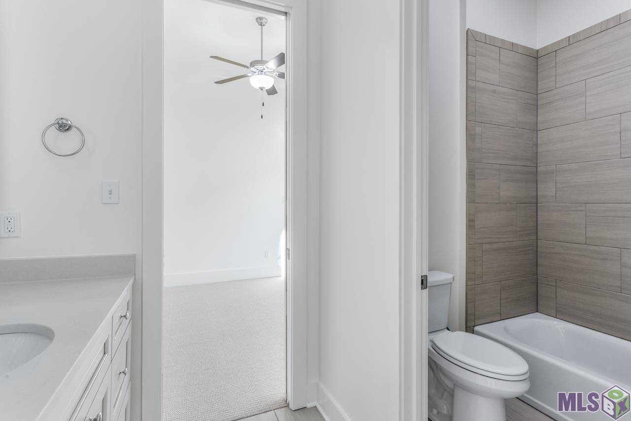 10740 Summer Fest Lane Baton Rouge, LA 70810 - Photo 28 of 34 View of the tub area in the Jack-n-Jill bath