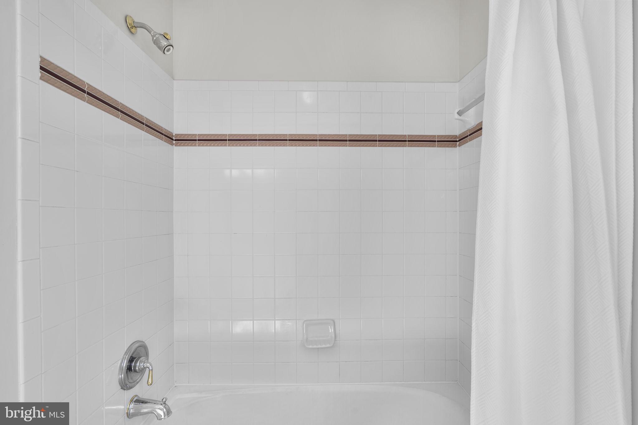 15307 Riding Path Court Laurel, MD 20707 - Photo 40 of 75 Full hall bath