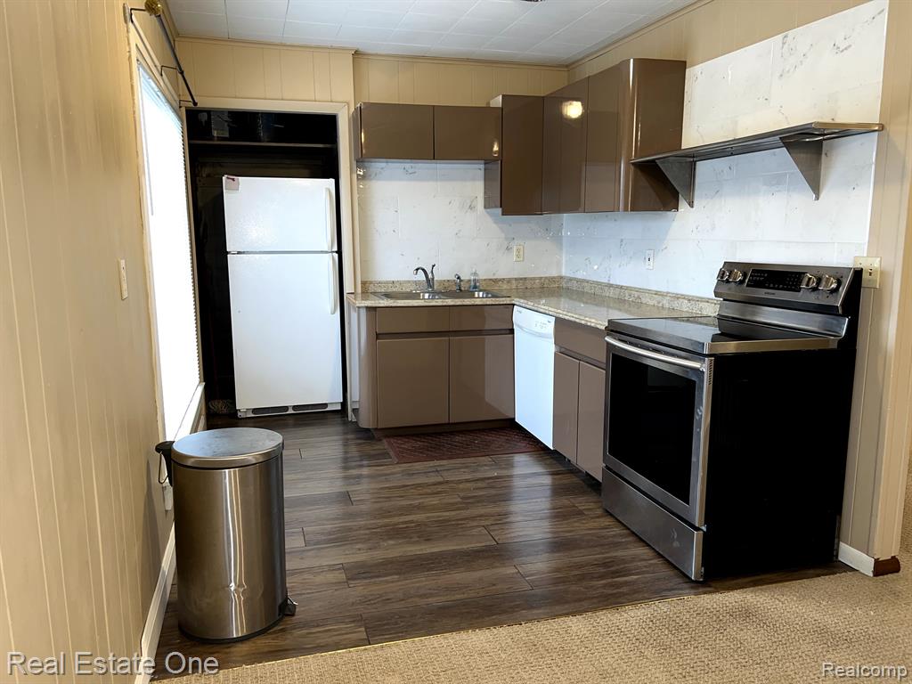 305 East Grand River Road, Unit 2 Brighton, MI 48116 - Photo 2 of 6
