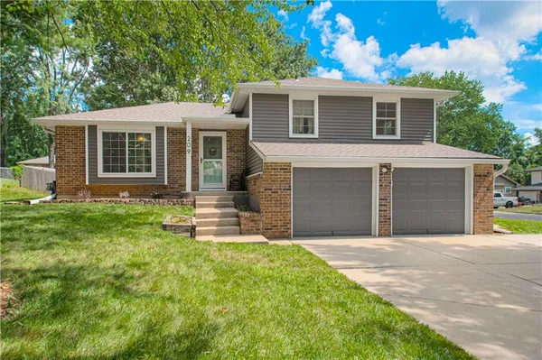 $280,000 | 209 Southwest Palo Drive, Blue Springs, MO 64014