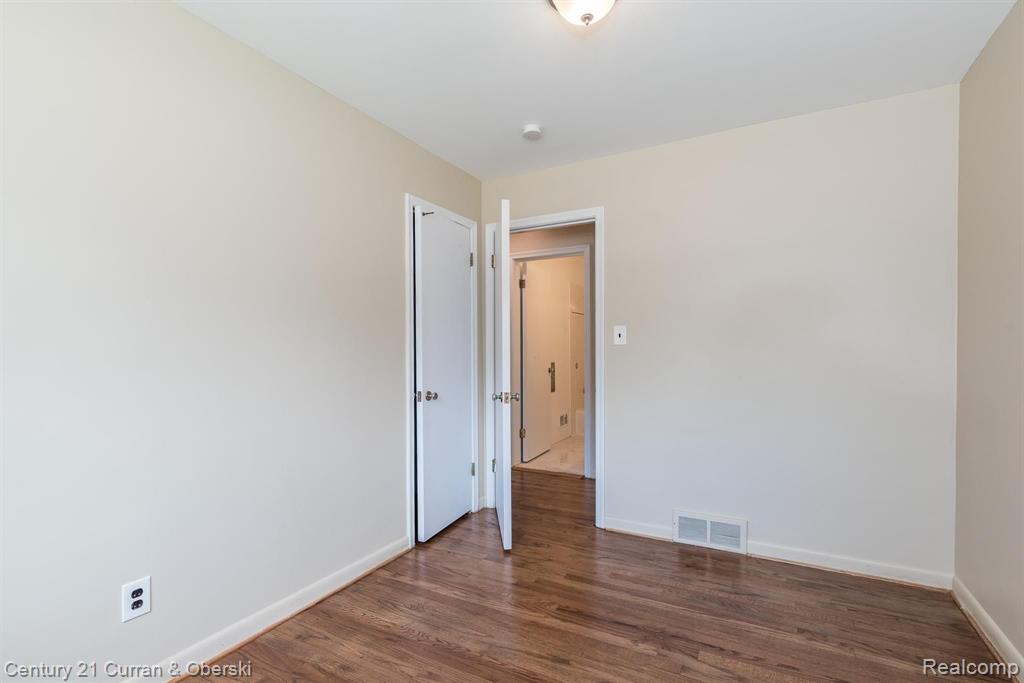 1487 South Gulley Road Dearborn, MI 48124 - Photo 16 of 23 Gallery Image 16