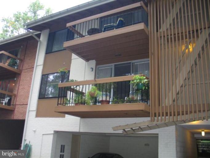 11 Cross Keys Road, Unit 11F Baltimore, MD 21210 - Photo 3 of 12 Exterior (Main)