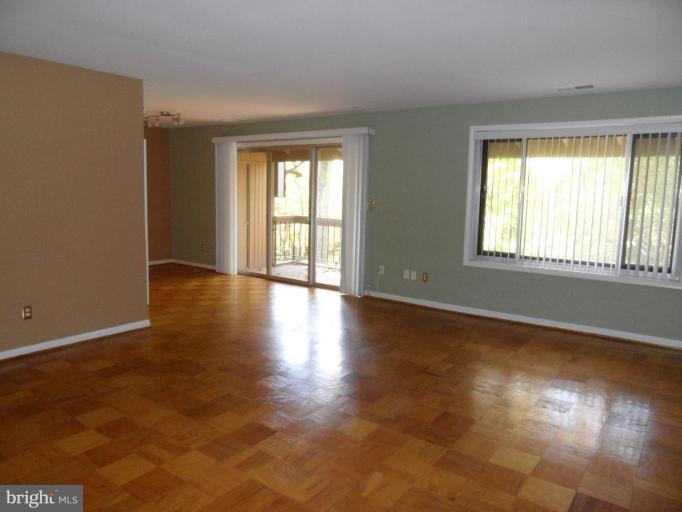 11 Cross Keys Road, Unit 11F Baltimore, MD 21210 - Photo 9 of 12 Living Room #2