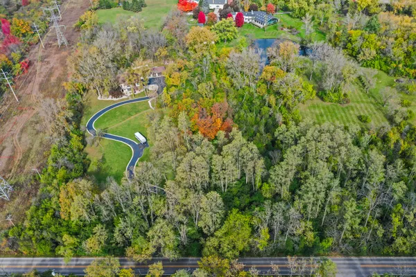 a view of a yard with entertaining space