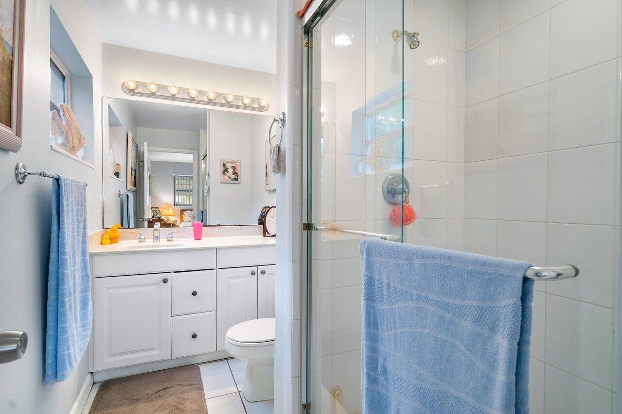 412 Gulf Road North Palm Beach, FL 33408 - Photo 13 of 26 MAIN BATHROOM