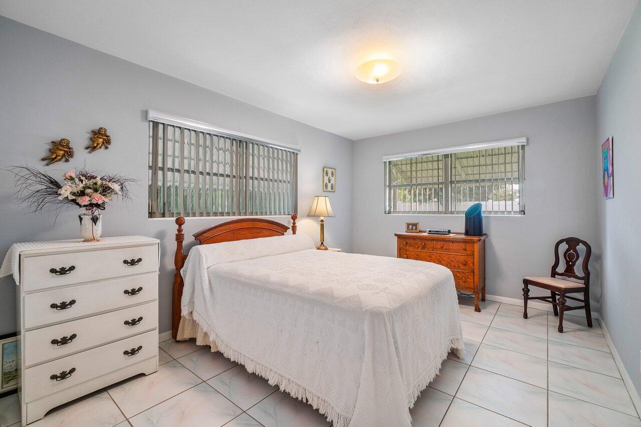 412 Gulf Road North Palm Beach, FL 33408 - Photo 17 of 26 BEDROOM