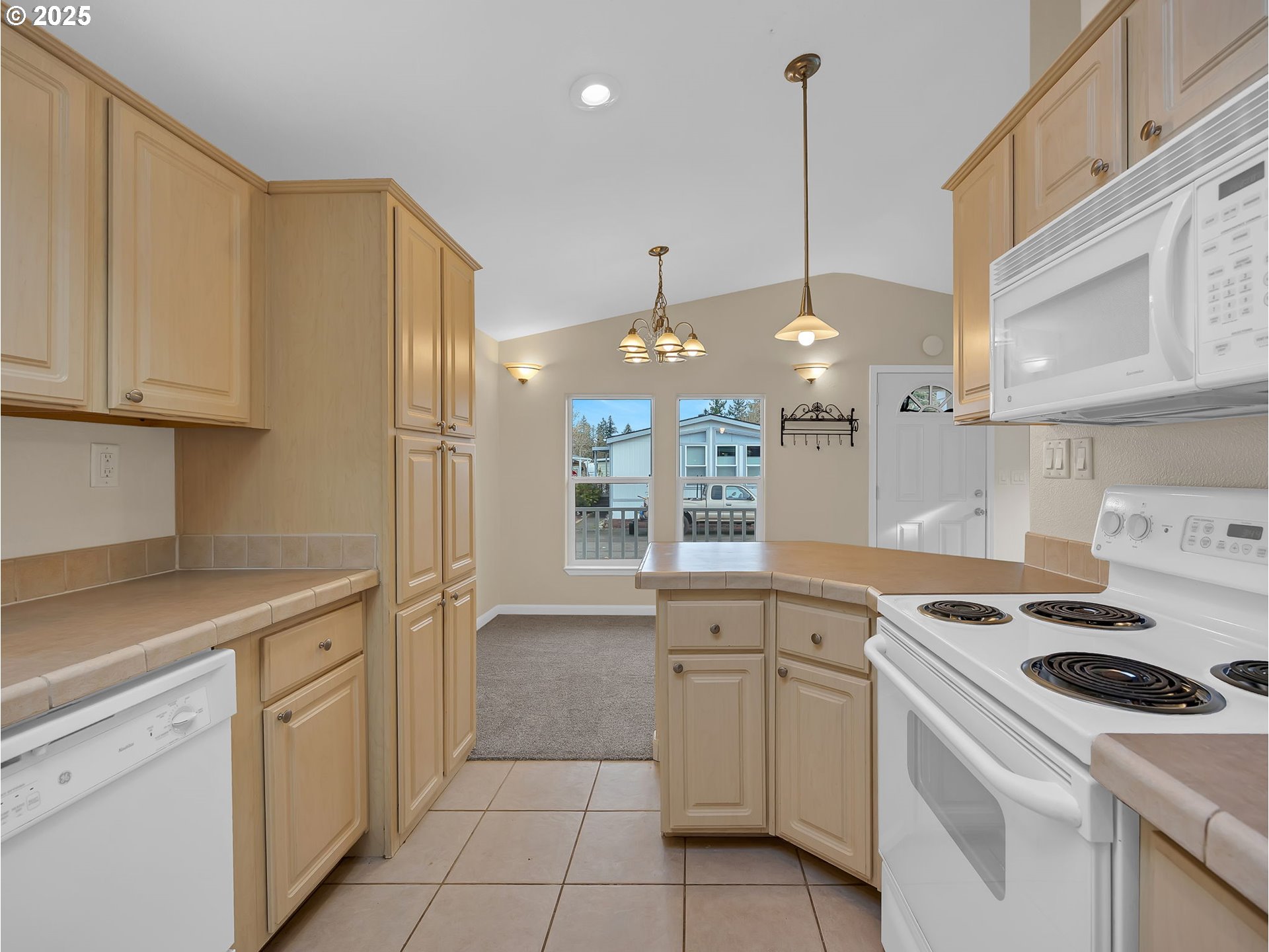 13640 Southeast Highway 212, Unit 39 Clackamas, OR 97015 - Photo 12 of 44 Kitchen