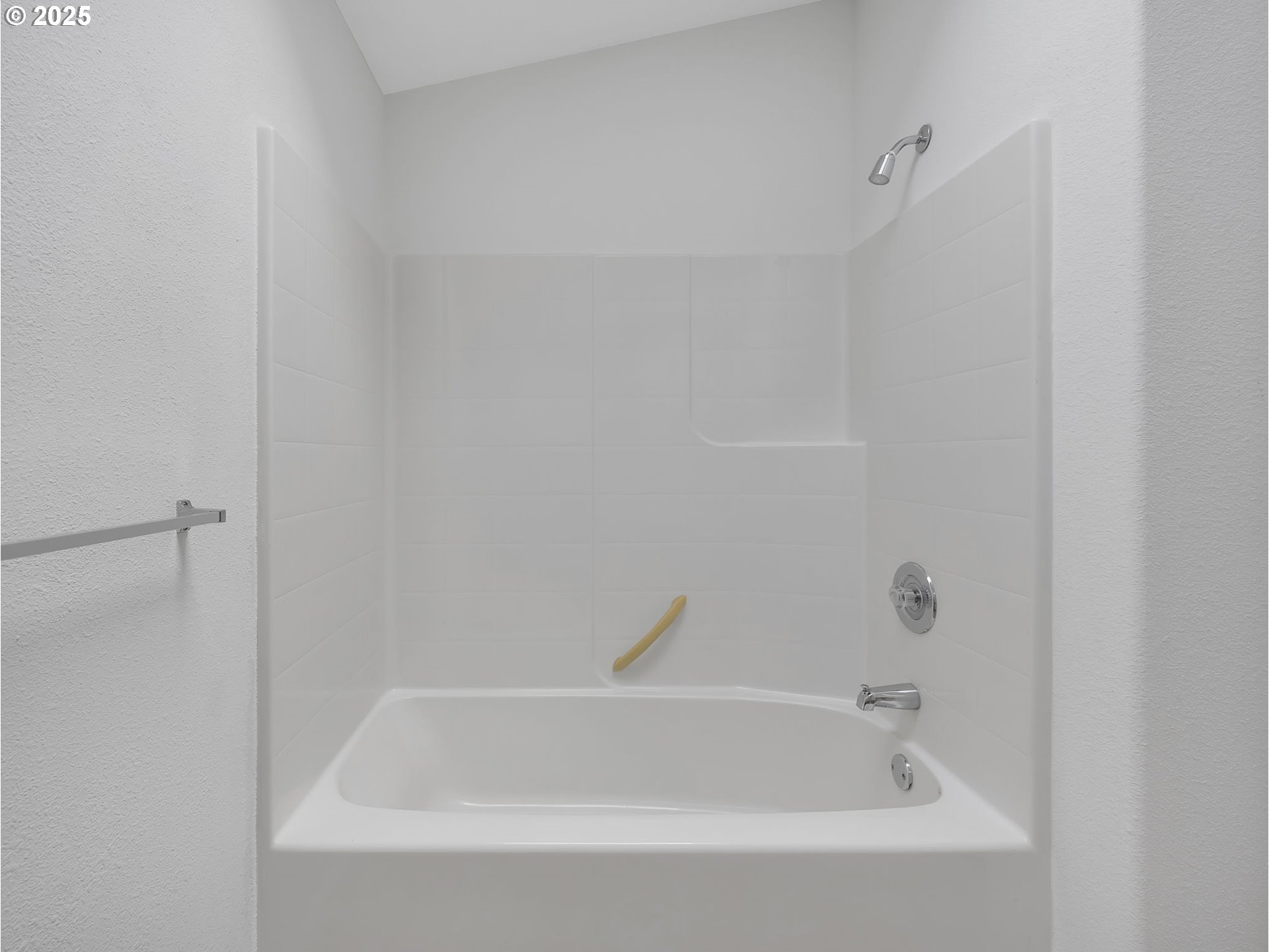 13640 Southeast Highway 212, Unit 39 Clackamas, OR 97015 - Photo 21 of 44 Bathroom