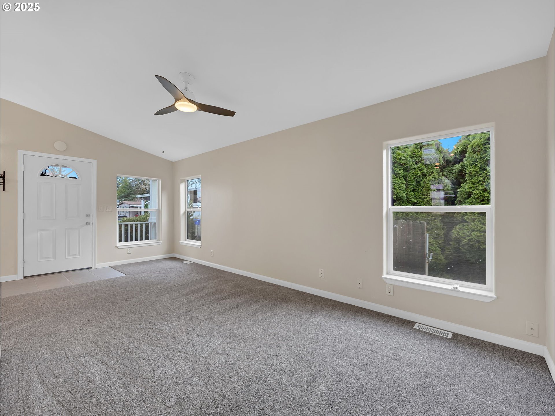 13640 Southeast Highway 212, Unit 39 Clackamas, OR 97015 - Photo 8 of 44 Living Room/Entrance
