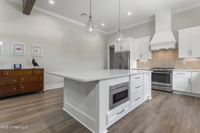 $685,000 | 205 Caron Lane, Bay St. Louis, MS 39520