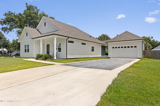 $685,000 | 205 Caron Lane, Bay St. Louis, MS 39520