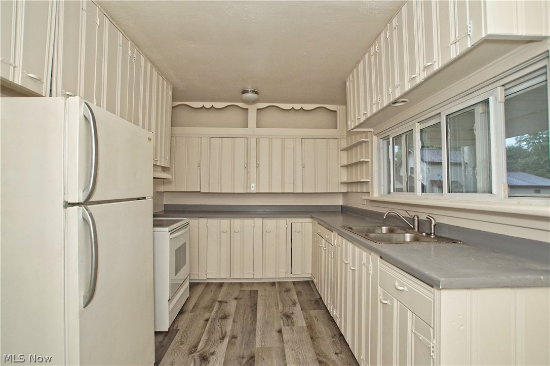 6256 Wayland Road Ravenna, OH 44266 - Photo 17 of 25 Rear Unit Kitchen