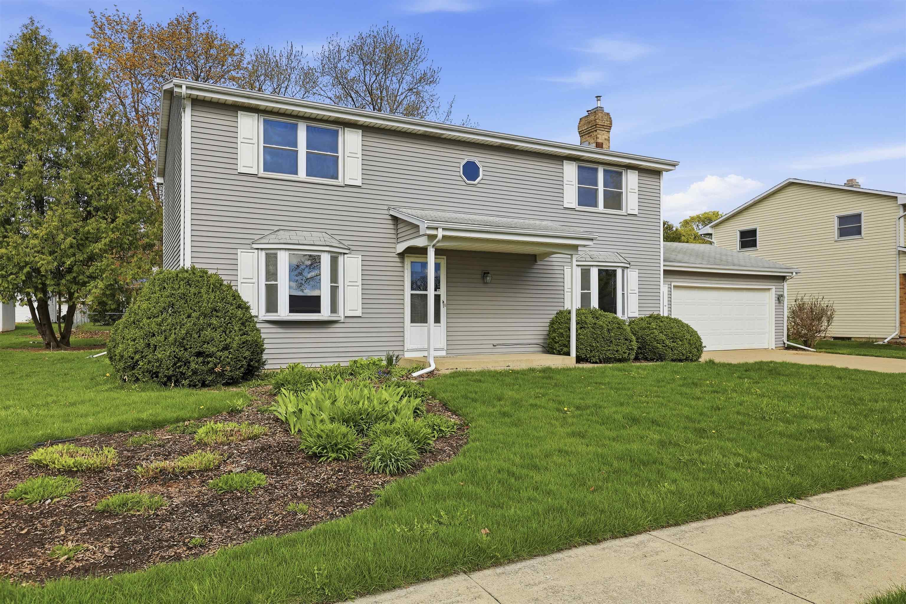 3113 North Peach Tree Lane Appleton, WI 54911 - Photo 2 of 34