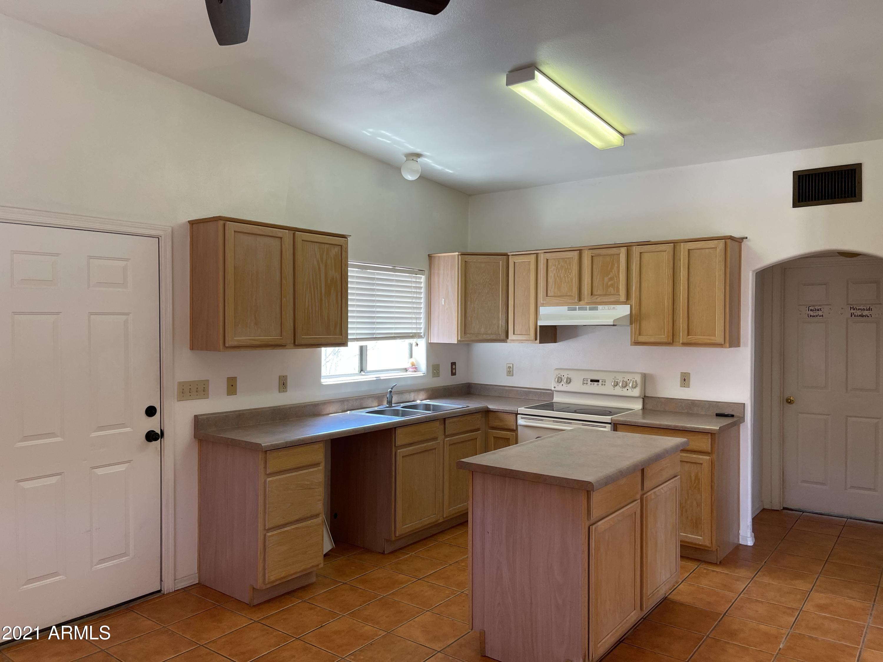 1022 Circulo Golondrina, Unit B Rio Rico, AZ 85648 - Photo 6 of 20 IMG_6630