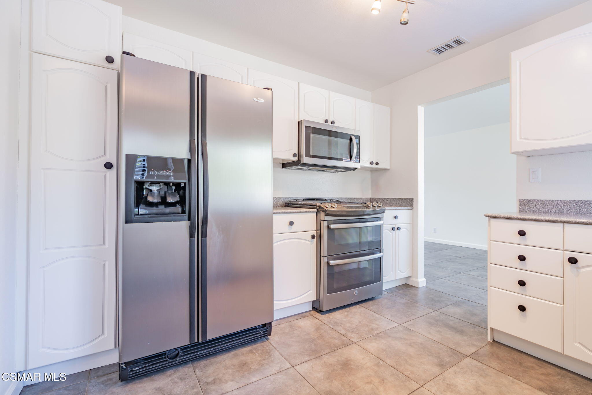 2344 Hampton Avenue Simi Valley, CA 93063 - Photo 2 of 41 21-web-or-mls-_CK12001