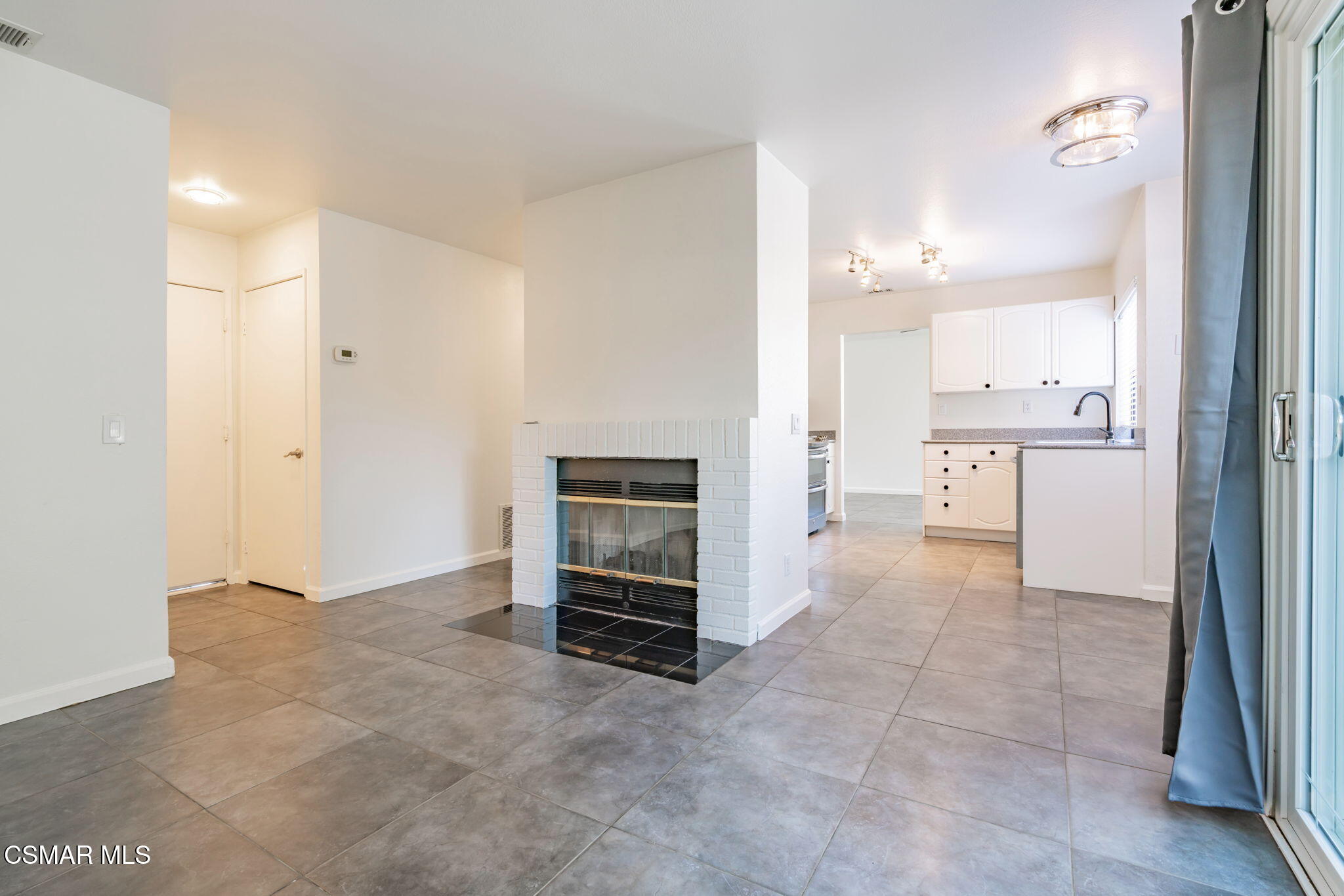 2344 Hampton Avenue Simi Valley, CA 93063 - Photo 25 of 41 17-web-or-mls-_CK11997