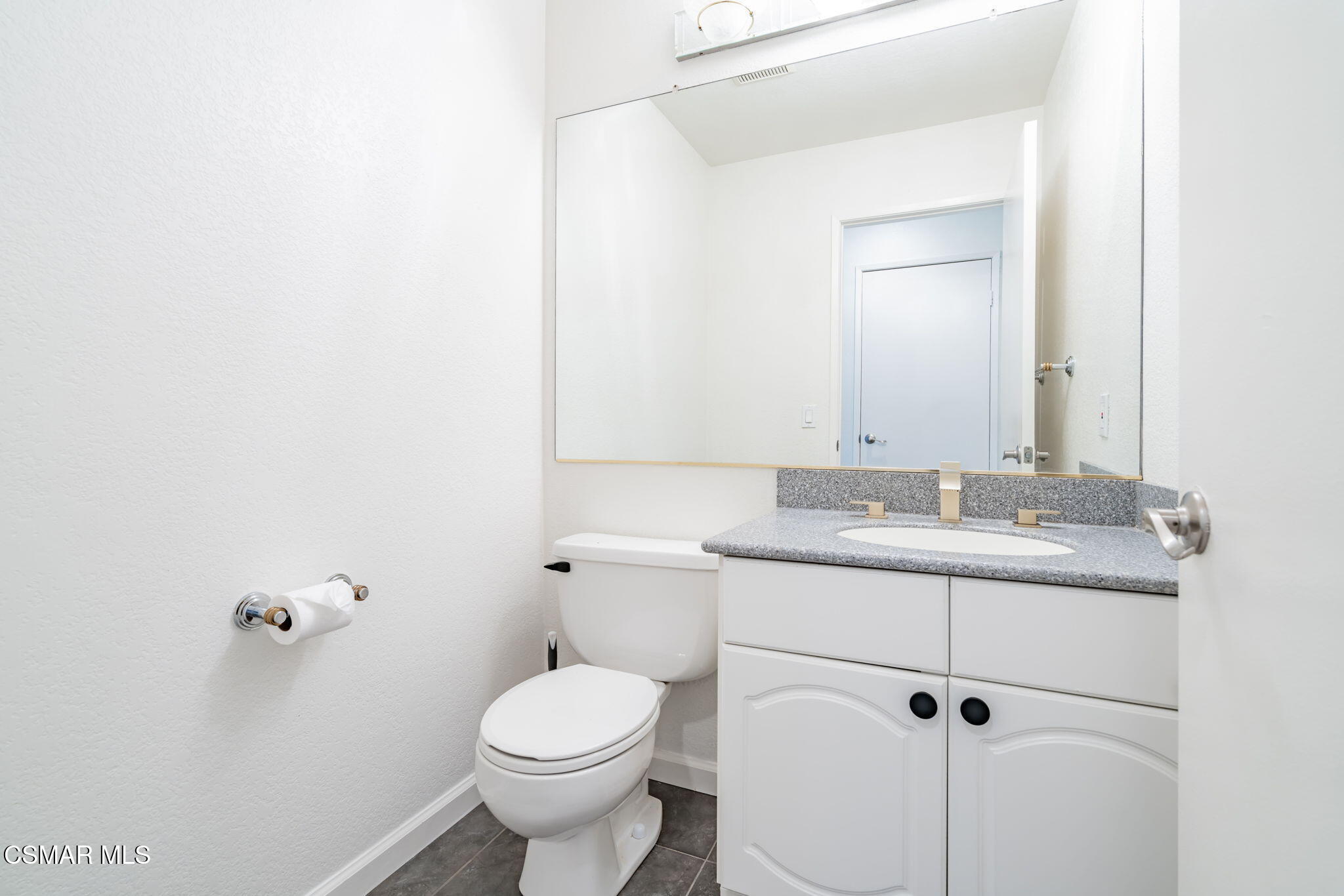 2344 Hampton Avenue Simi Valley, CA 93063 - Photo 27 of 41 24-web-or-mls-_CK12007