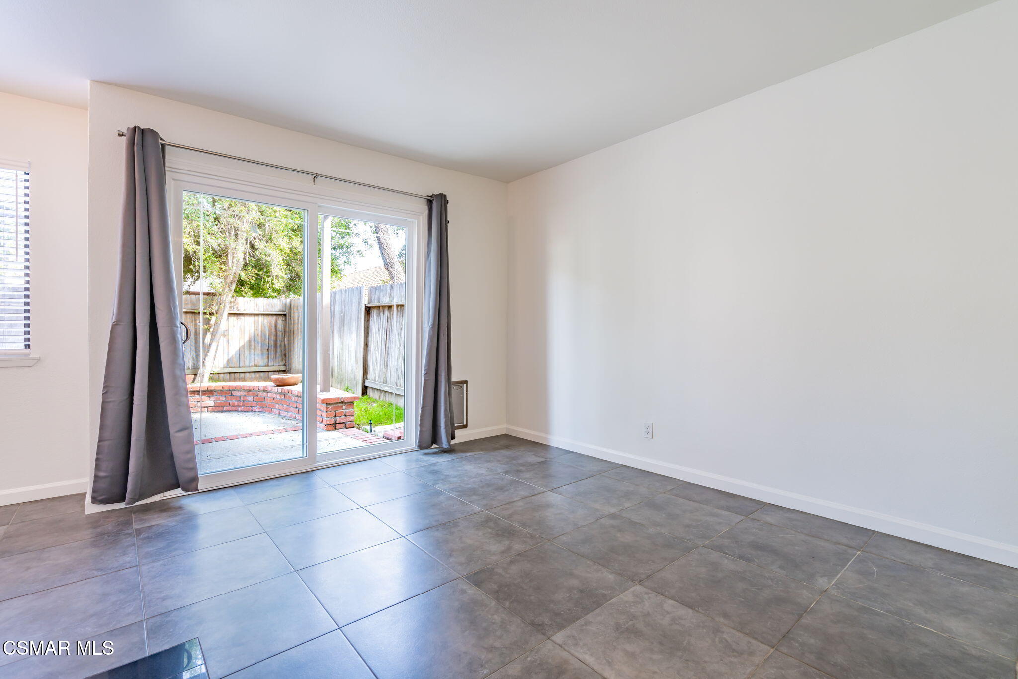 2344 Hampton Avenue Simi Valley, CA 93063 - Photo 3 of 41 14-web-or-mls-_CK11995