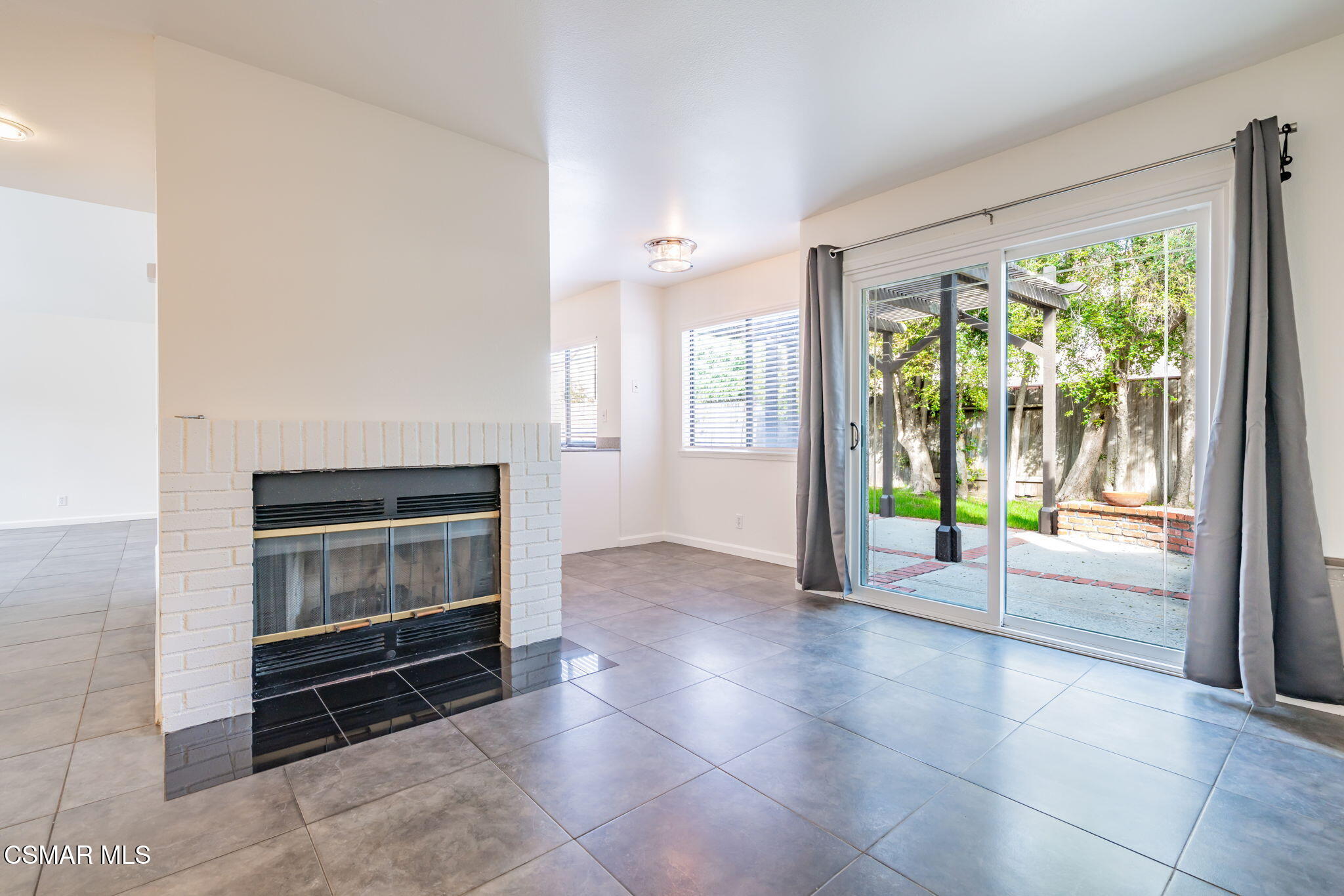 2344 Hampton Avenue Simi Valley, CA 93063 - Photo 7 of 41 16-web-or-mls-_CK11996