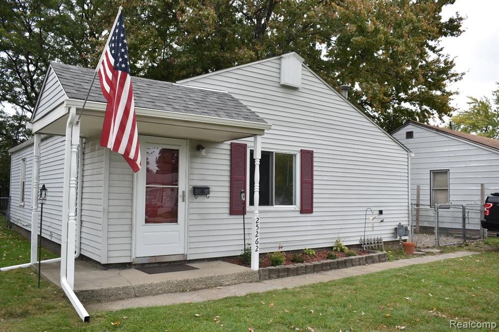 25262 Rosenbusch Boulevard Warren, MI 48089 - Photo 1 of 13