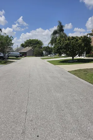 $2,500 | 31 Peachtree Place, Boynton Beach, FL 33436