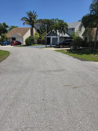 $2,500 | 31 Peachtree Place, Boynton Beach, FL 33436