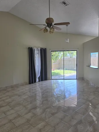 $2,500 | 31 Peachtree Place, Boynton Beach, FL 33436