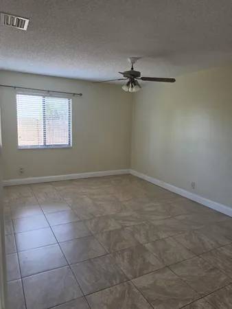 $2,500 | 31 Peachtree Place, Boynton Beach, FL 33436