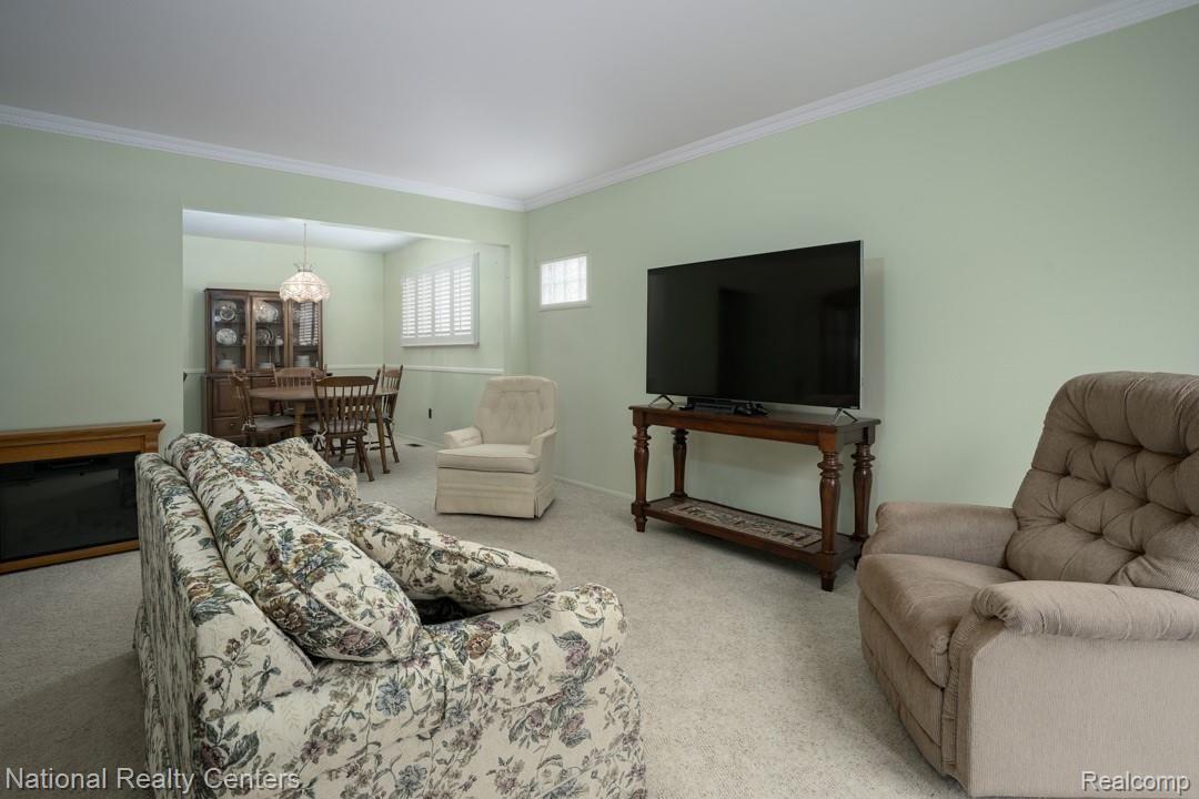 210 South Campbell Road Royal Oak, MI 48067 - Photo 7 of 25 Crown molding in the living room