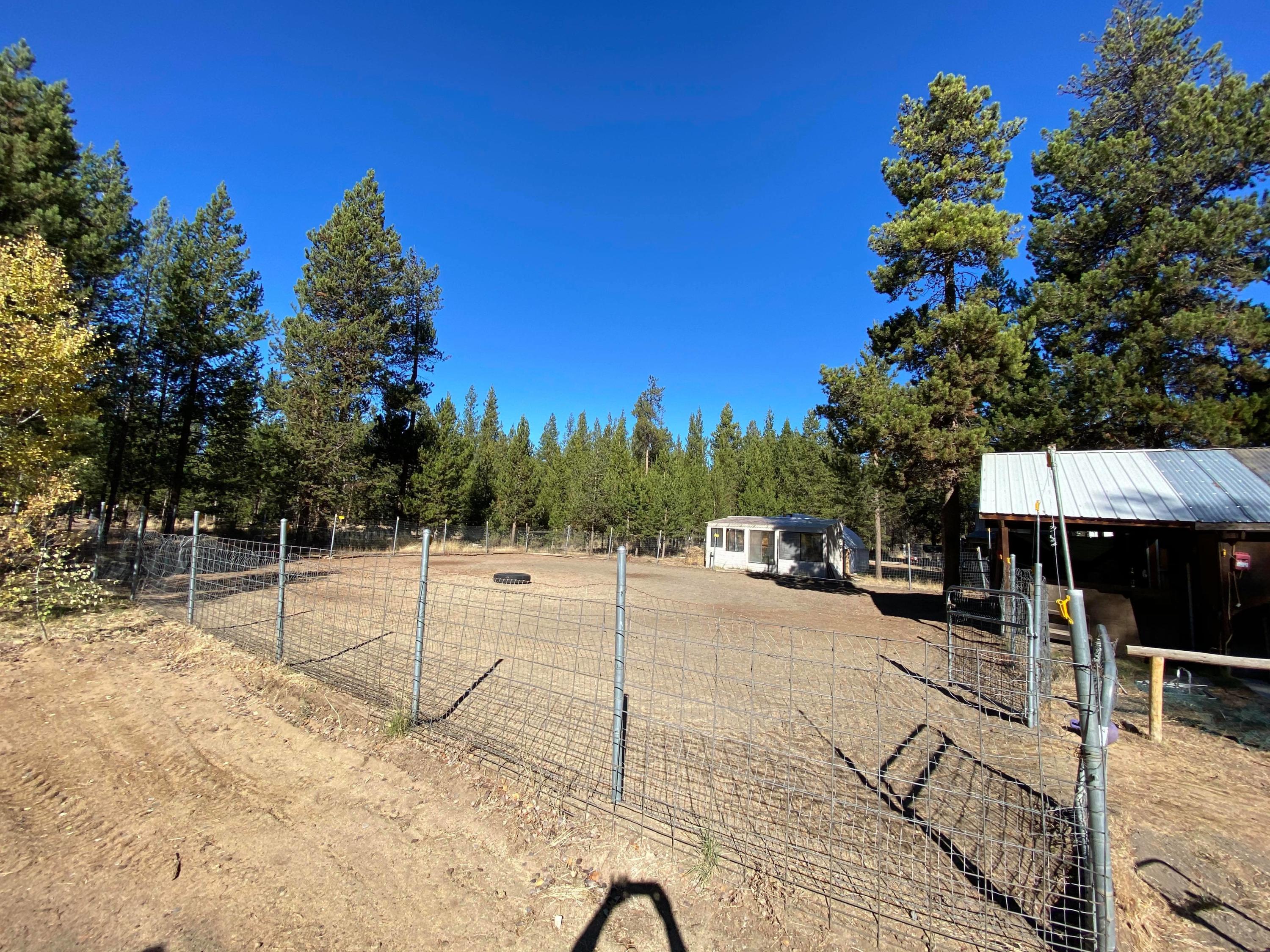 53421 Deep Woods Road La Pine, OR 97739 - Photo 24 of 33 Corral