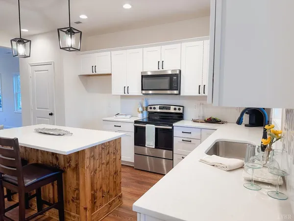 $263,900 | 110 Aaron Place, Unit 601, Lynchburg, VA 24502