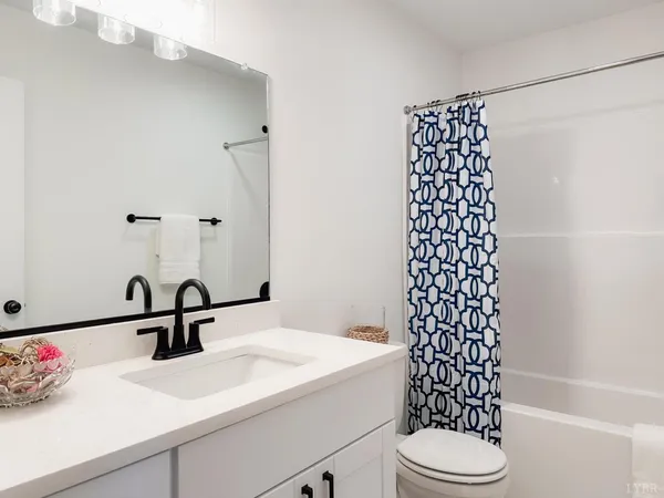 $263,900 | 110 Aaron Place, Unit 601, Lynchburg, VA 24502