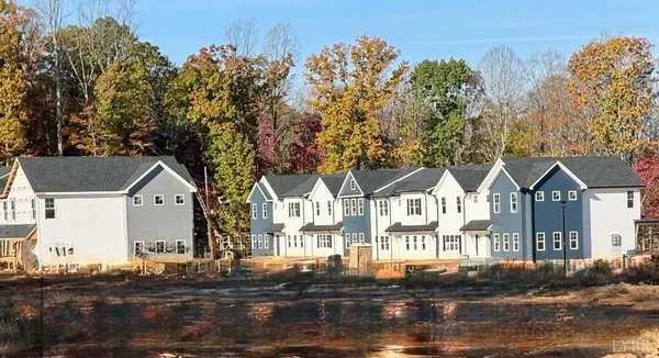 $263,900 | 110 Aaron Place, Unit 601, Lynchburg, VA 24502