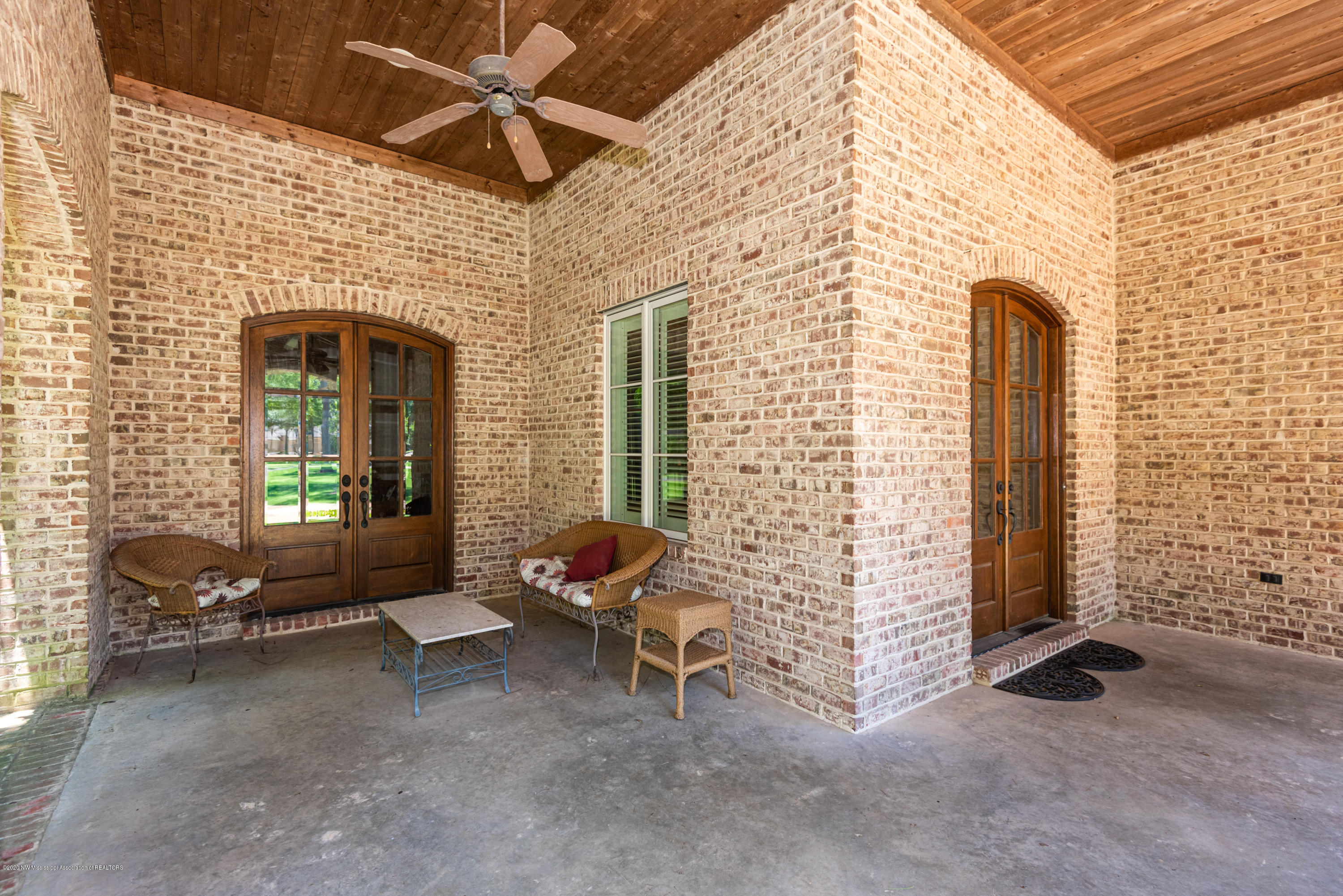 526 Gwen Road Senatobia, MS 38668 - Photo 4 of 43 DSC_7822